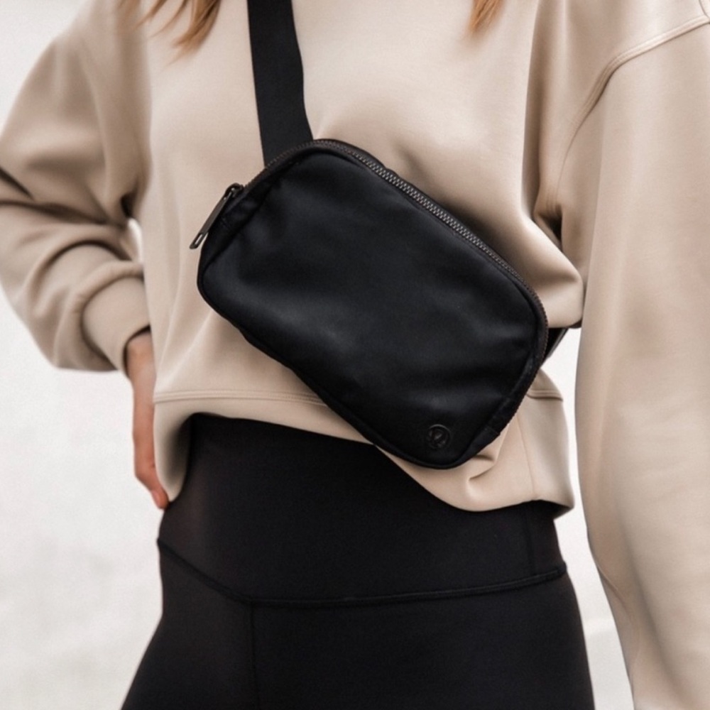 LuluLemon Everywhere Belt Bag